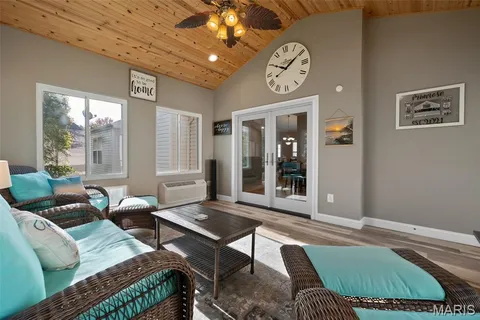 $525,000 | 819 Honeywood Drive, Lake St. Louis, MO 63367