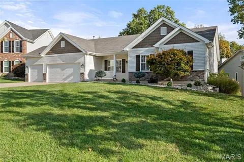 $525,000 | 819 Honeywood Drive, Lake St. Louis, MO 63367