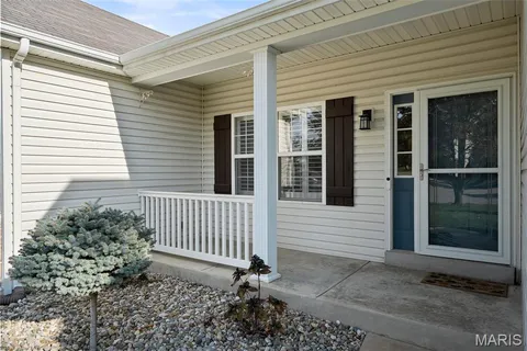 $525,000 | 819 Honeywood Drive, Lake St. Louis, MO 63367