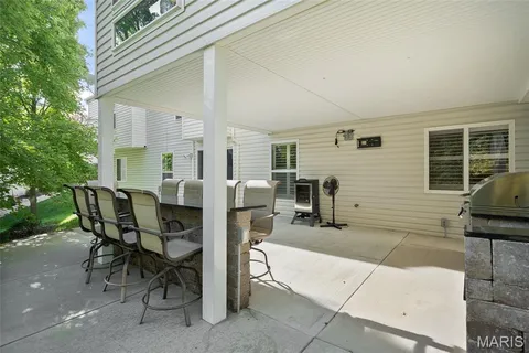 $525,000 | 819 Honeywood Drive, Lake St. Louis, MO 63367