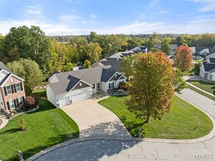 $525,000 | 819 Honeywood Drive, Lake St. Louis, MO 63367