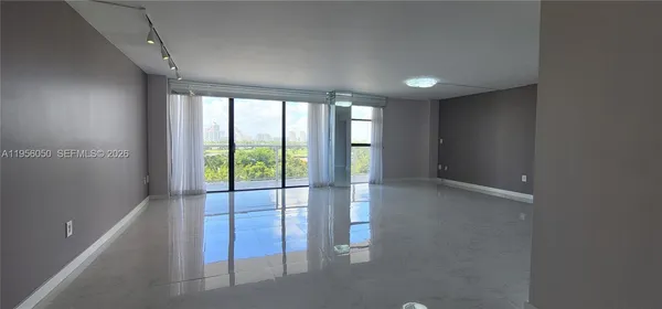 $3,100 | 3701 North Country Club Drive, Unit 807, Aventura, FL 33180