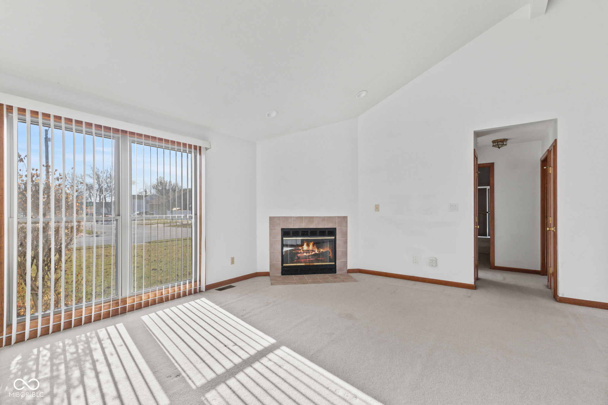 3810 Briar Hill Way Columbus, IN 47203 - Photo 8 of 33