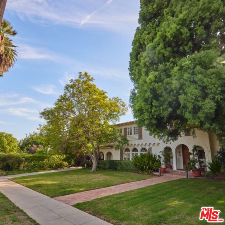 623 North Hillcrest Road Beverly Hills, CA 90210 - Photo 22 of 24 a front view of a house with a yard