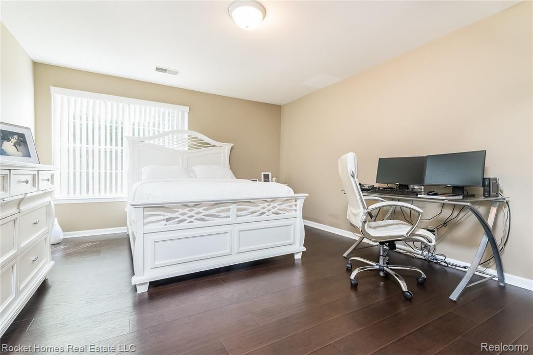 20650 Dunham Road Clinton Township, MI 48038 - Photo 13 of 24 014-photo-master-bedroom-6265796.jpg