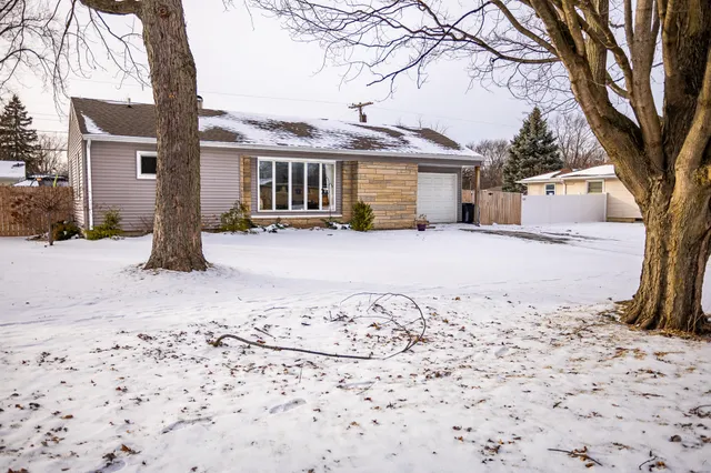 $311,500 | 903 South Main Street, Crown Point, IN 46307