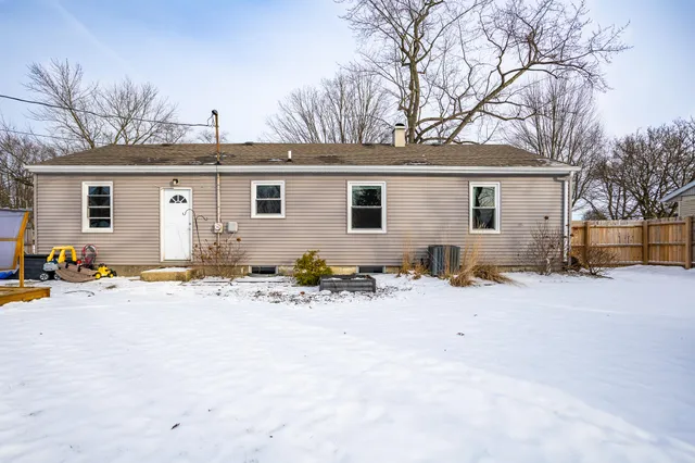 $311,500 | 903 South Main Street, Crown Point, IN 46307