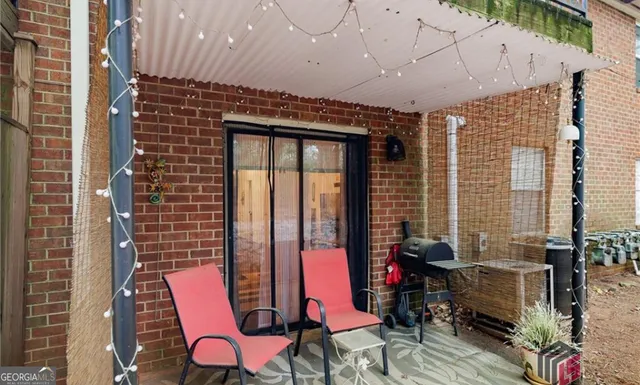 a view of living room washer and dryer