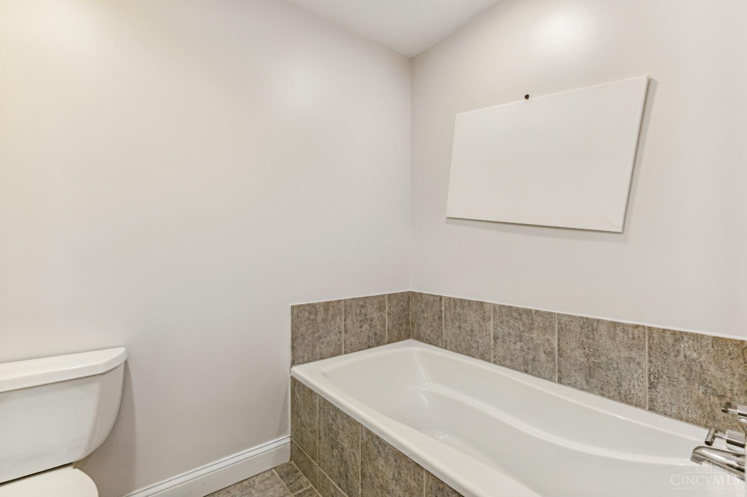 2260 Riverside Drive, Unit 205 Cincinnati, OH 45202 - Photo 26 of 37