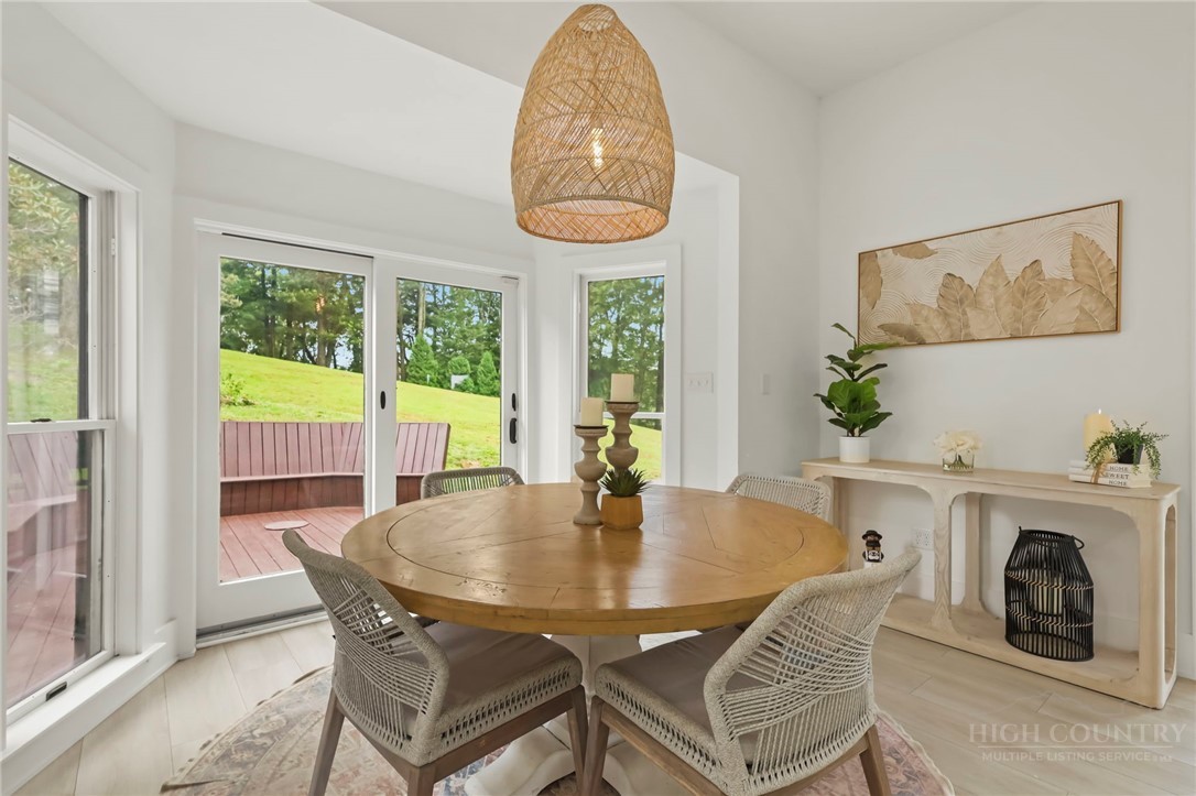 140 Wilson Ridge Road Boone, NC 28607 - Photo 19 of 48 a dining room with furniture a rug and a large window