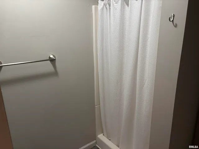 $94,900 | 205 South Emerald Lane, Carbondale, IL 62901