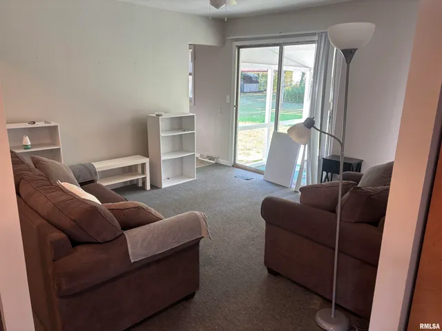 $94,900 | 205 South Emerald Lane, Carbondale, IL 62901