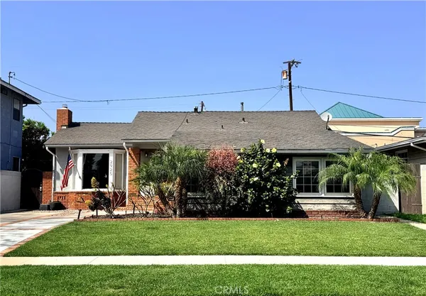 $967,000 | 2925 Knoxville Avenue, Long Beach, CA 90815