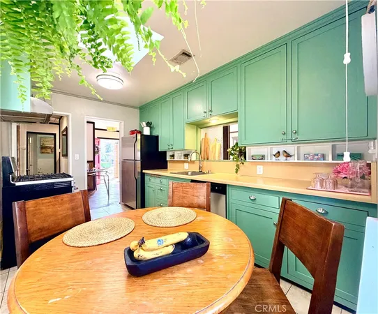 $967,000 | 2925 Knoxville Avenue, Long Beach, CA 90815