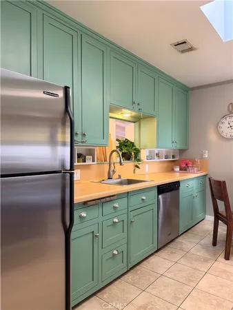 $967,000 | 2925 Knoxville Avenue, Long Beach, CA 90815
