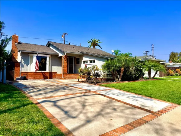$967,000 | 2925 Knoxville Avenue, Long Beach, CA 90815