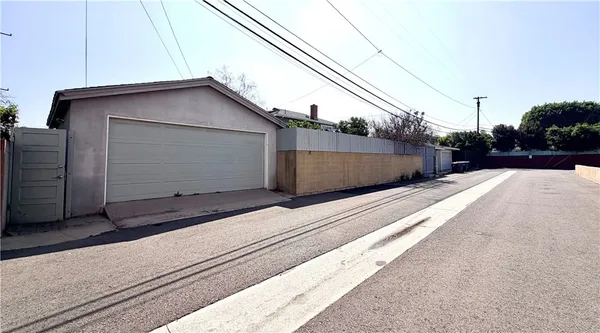 $967,000 | 2925 Knoxville Avenue, Long Beach, CA 90815