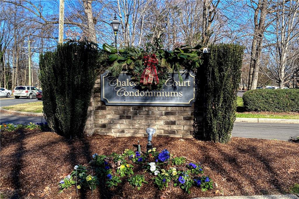 5003 Sharon Road, Unit R Charlotte, NC 28210 - Photo 23 of 23 a view of a garden with flowers