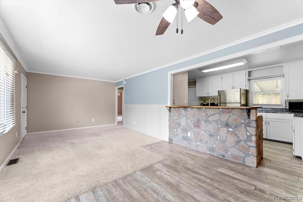 25952 Power Road Farmington Hills, MI 48336 - Photo 4 of 23