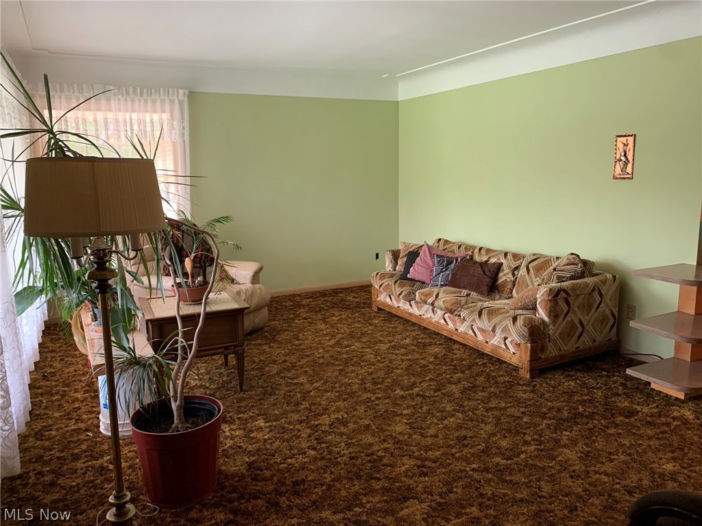 1004 Dillewood Road Cleveland, OH 44119 - Photo 4 of 35