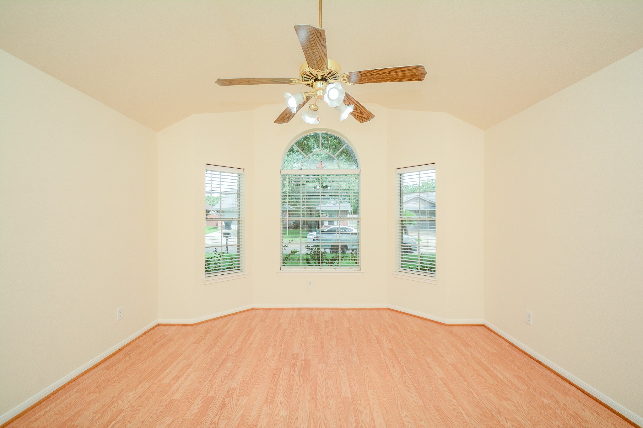 9502 Coast Bridge Street Houston, TX 77075 - Photo 18 of 31
