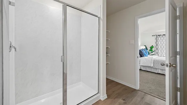 a en suite bathroom with a shower