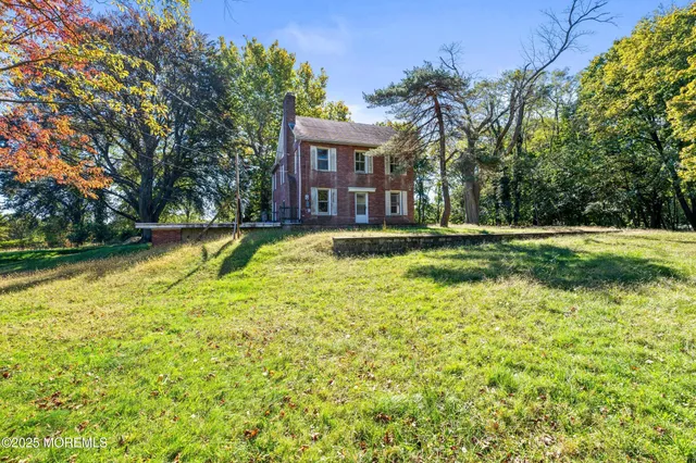 a view of a house with swimming pool and a yard