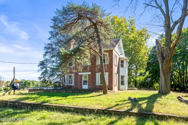 a view of a house with swimming pool and next to a yard