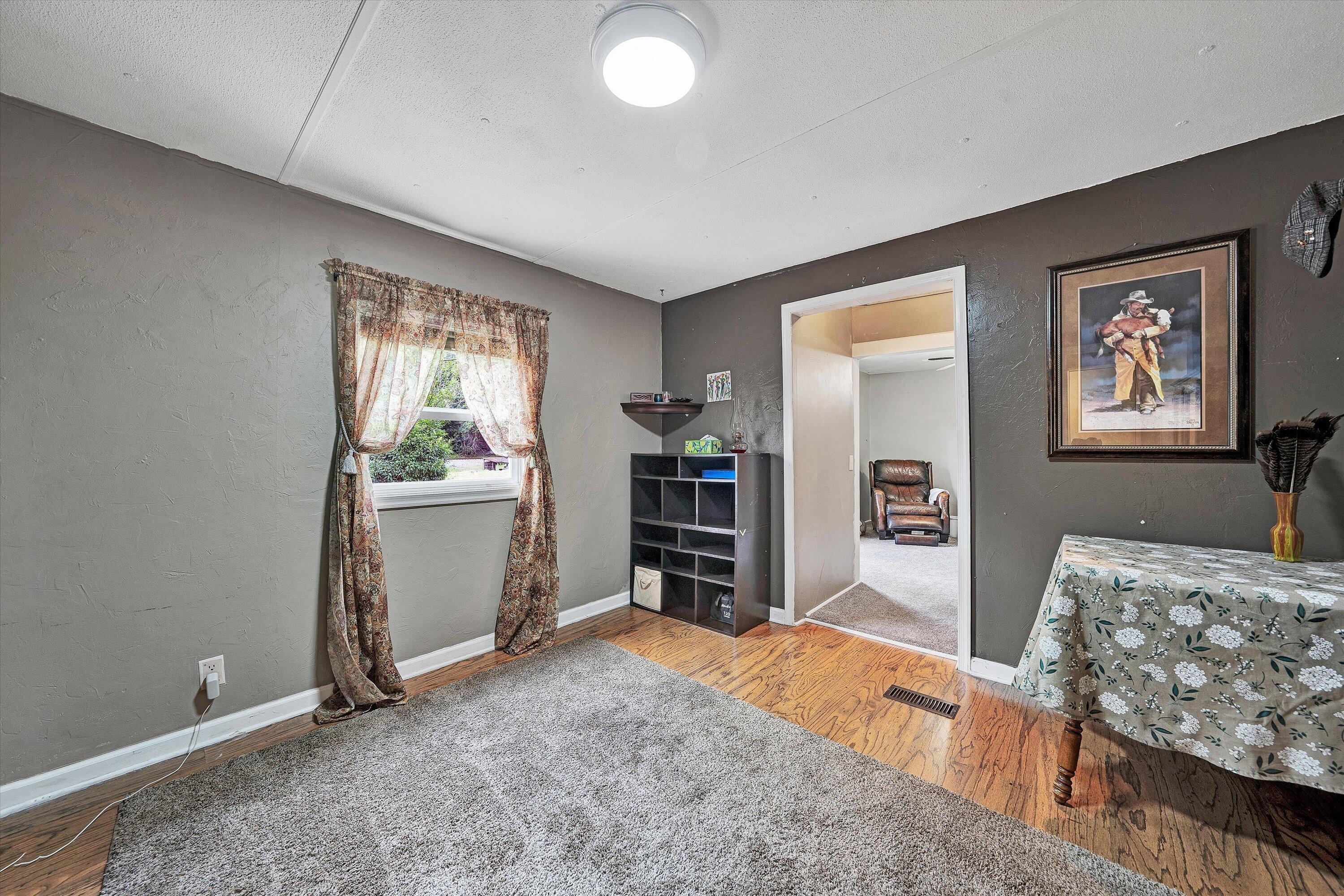 5184 North W River Road Salem, VA 24153 - Photo 21 of 48 20-DSC00037