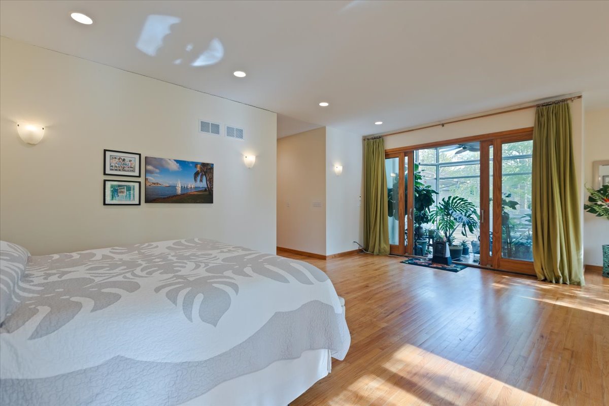 3464 Old Mill Road North Highland Park, IL 60035 - Photo 19 of 64 a spacious bedroom with a large bed and a large window