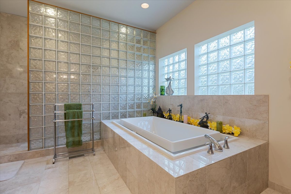 3464 Old Mill Road North Highland Park, IL 60035 - Photo 23 of 64 a bathroom with a tub and a sink