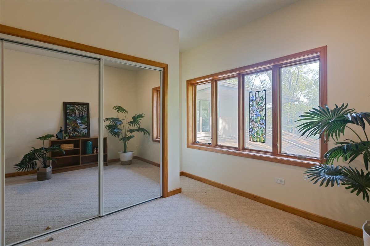 3464 Old Mill Road North Highland Park, IL 60035 - Photo 38 of 64 a living room with furniture and a potted plant
