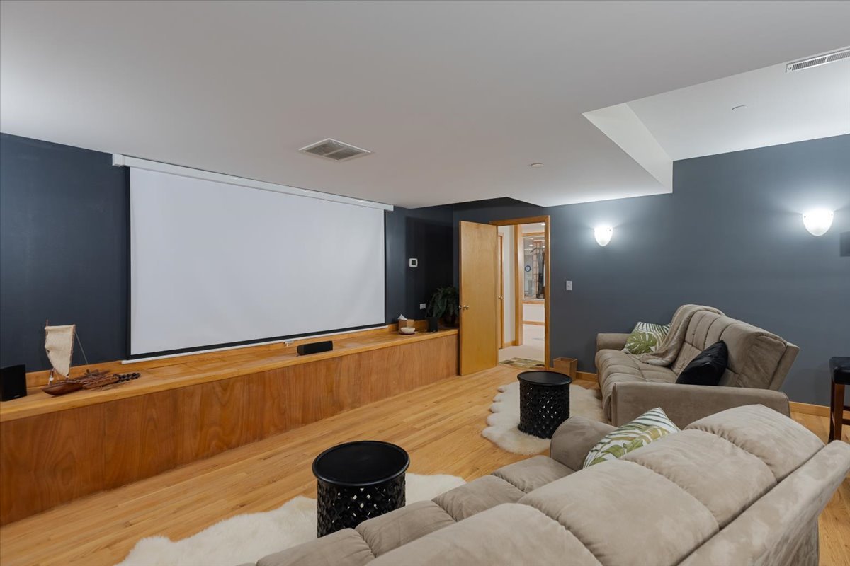 3464 Old Mill Road North Highland Park, IL 60035 - Photo 44 of 64 a living room with furniture and a couch