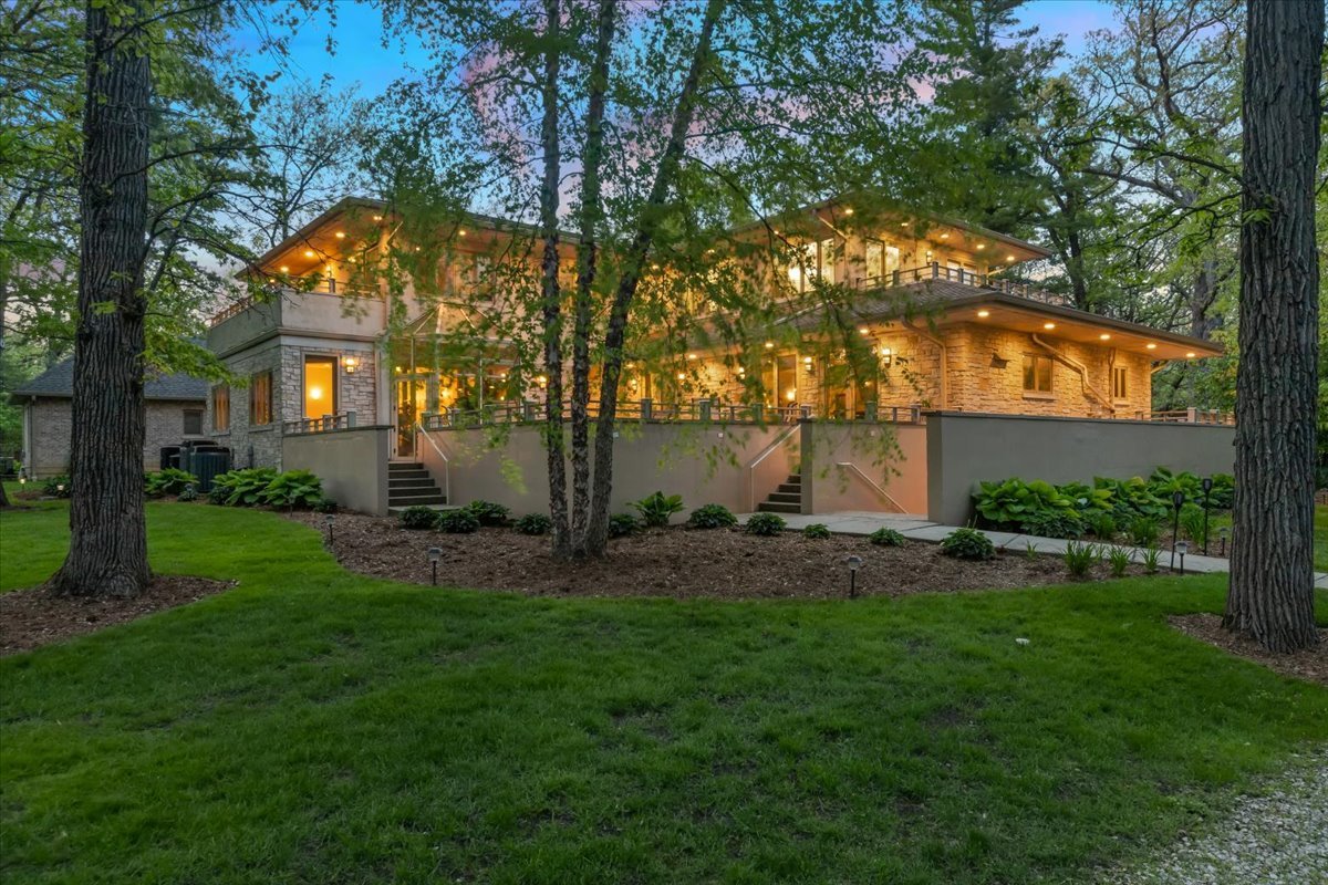 3464 Old Mill Road North Highland Park, IL 60035 - Photo 54 of 64 a front view of house with a garden