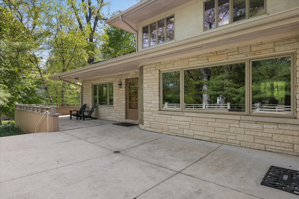 3464 Old Mill Road North Highland Park, IL 60035 - Photo 6 of 64 a view of a house with a porch