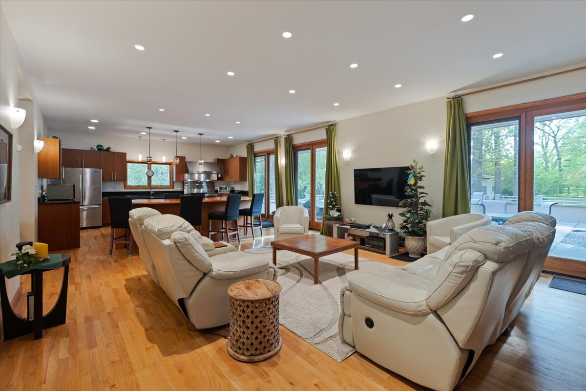 3464 Old Mill Road North Highland Park, IL 60035 - Photo 10 of 64 a living room with furniture kitchen view and a large window