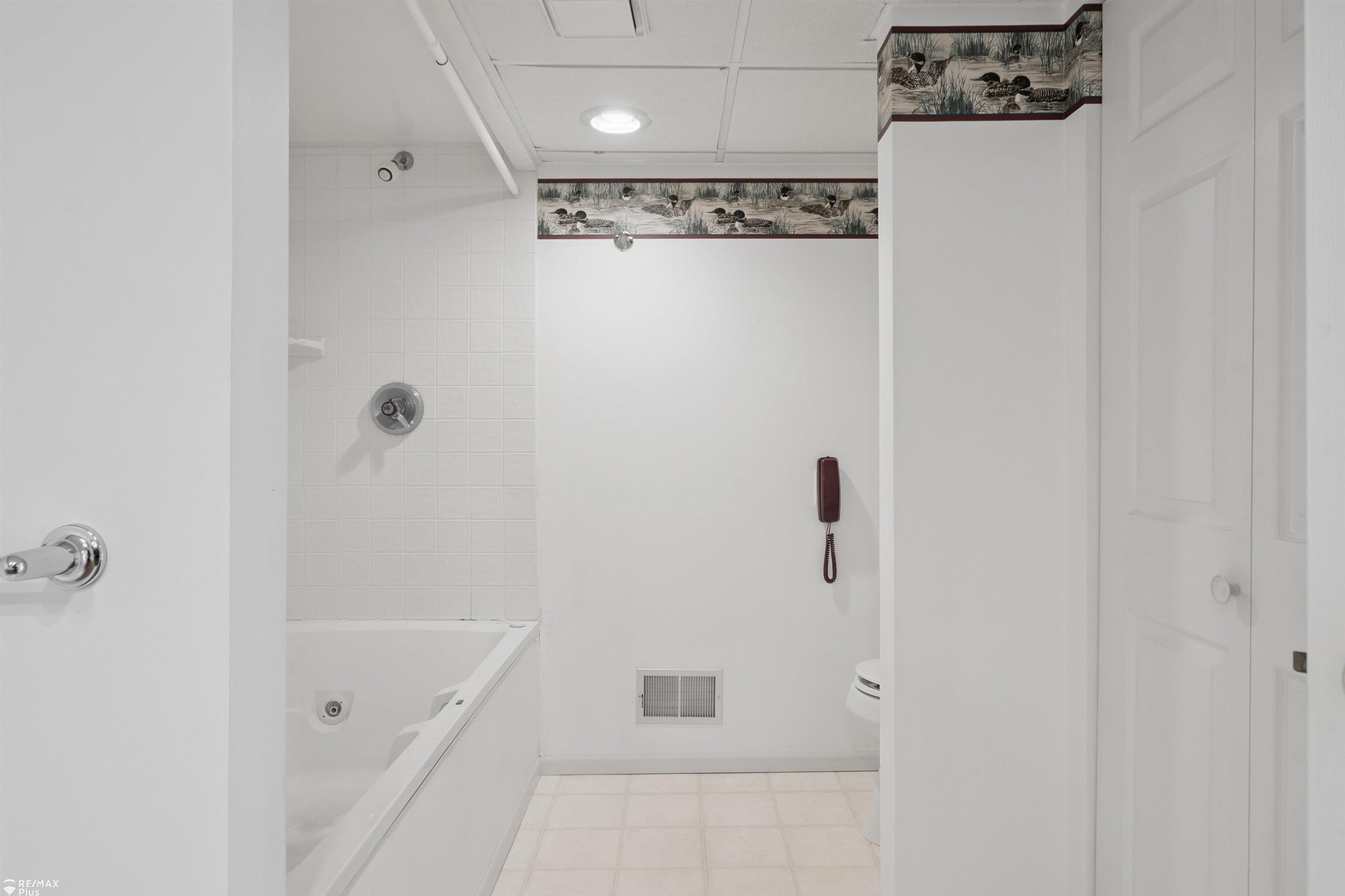 1671 South Shore Drive Rochester Hills, MI 48307 - Photo 42 of 77