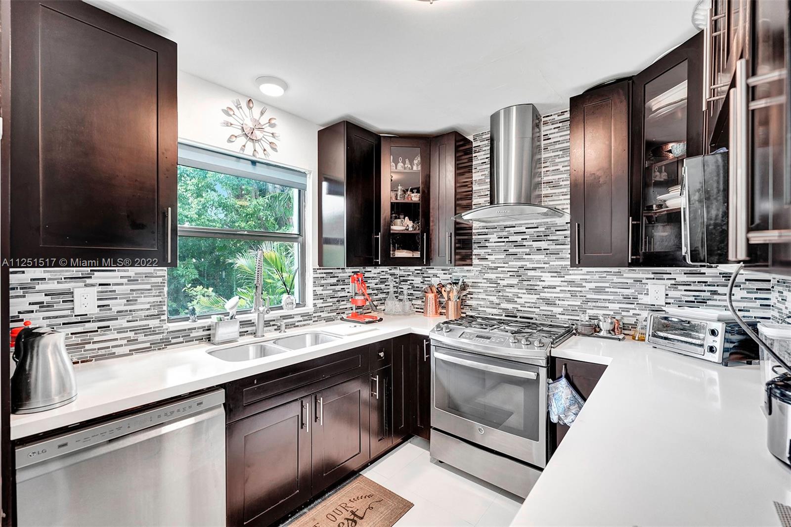 480 Northwest 88th Terrace El Portal, FL 33150 - Photo 17 of 46