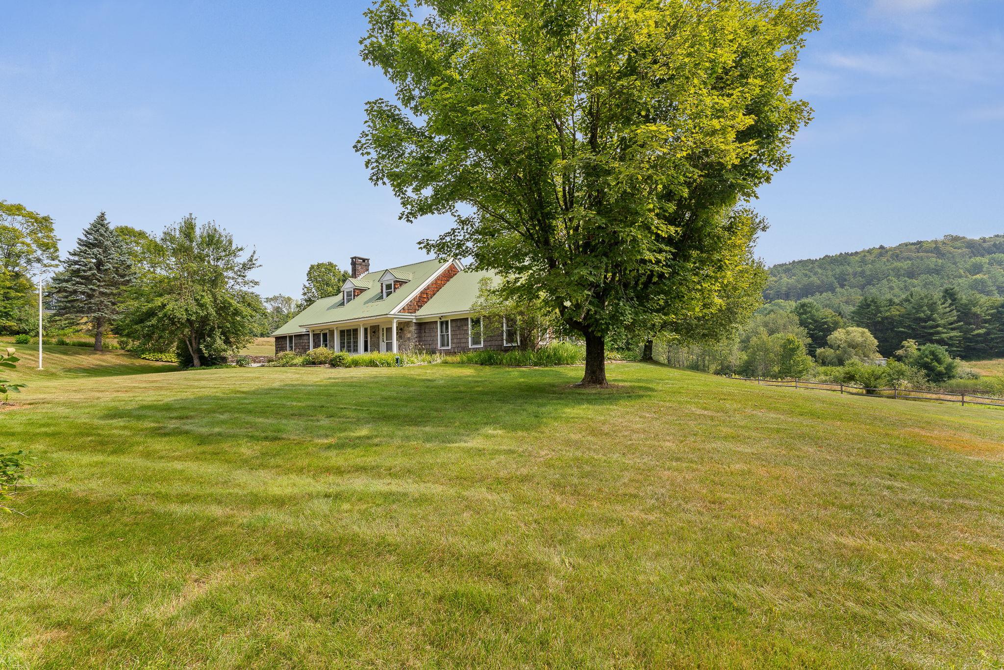 593 Red Barn Road Hartford, VT 05001 - Photo 2 of 50