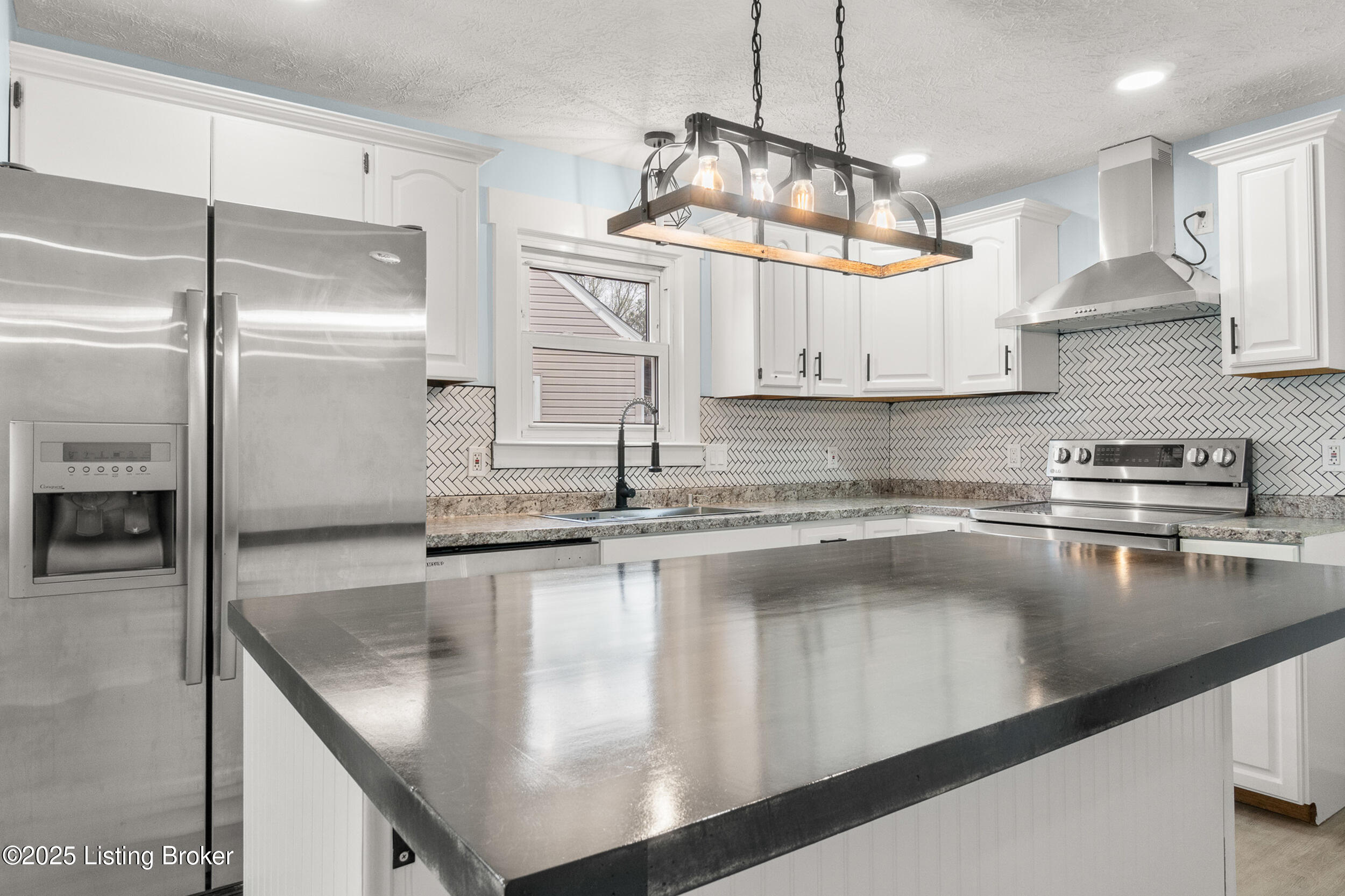 8103 Kerry Road Louisville, KY 40258 - Photo 6 of 31 dsc01401