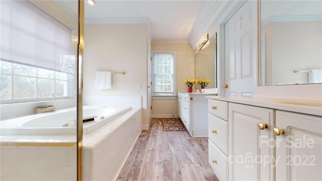 218 Chesterfield Canal Fort Mill, SC 29708 - Photo 21 of 40 a bathroom with a bathtub and a sink