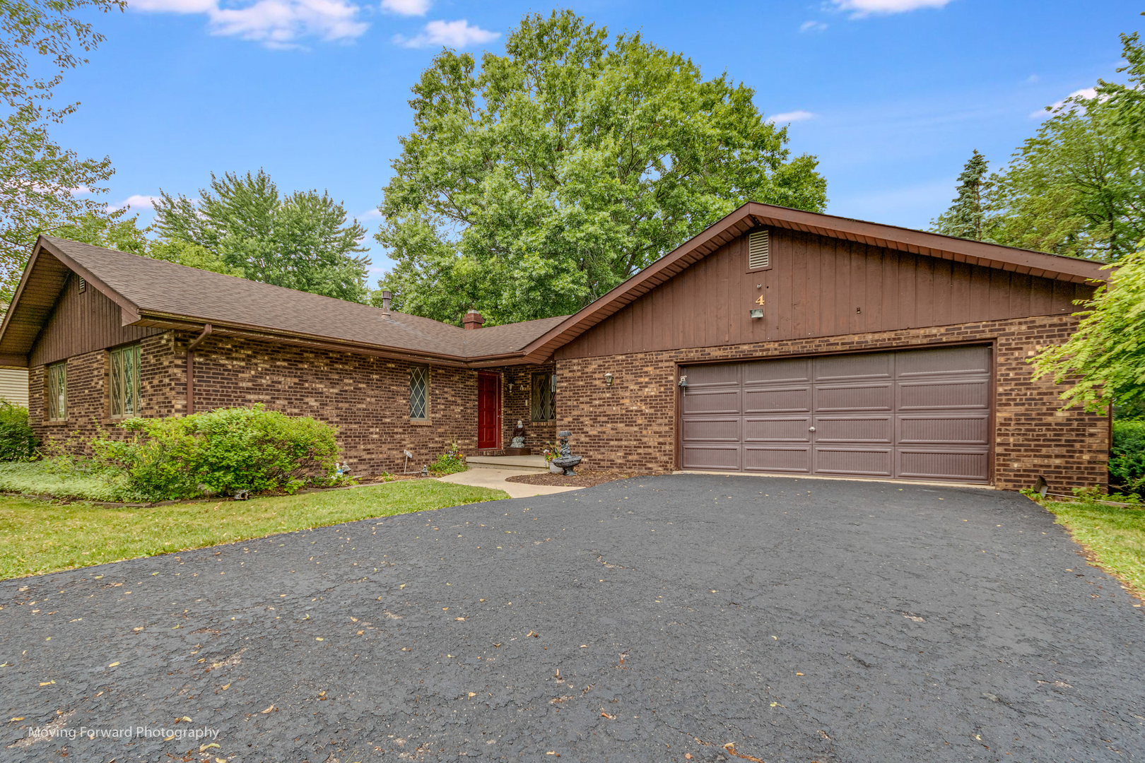 4 Cedar Gate Circle Sugar Grove, IL 60554 - Photo 1 of 34 a front view of a house with a yard and garage
