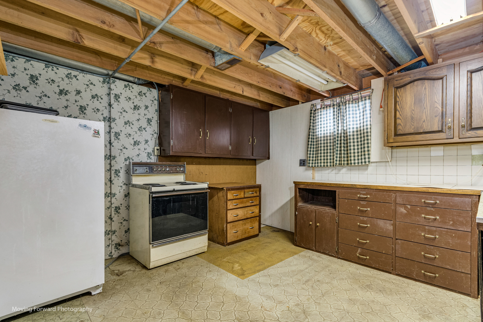 4 Cedar Gate Circle Sugar Grove, IL 60554 - Photo 23 of 34 a kitchen with stainless steel appliances granite countertop a stove and a refrigerator
