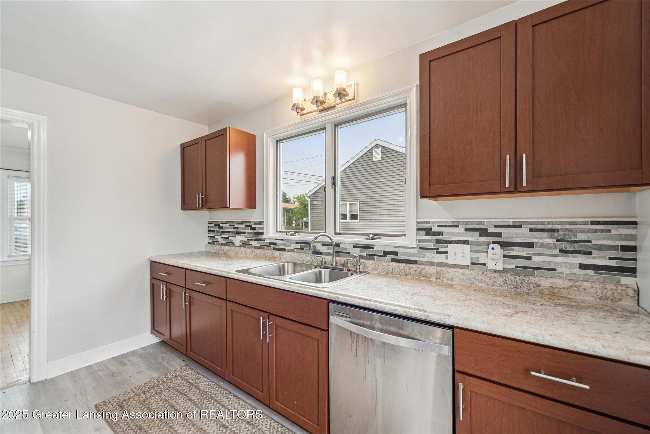 336 South Waverly Road Lansing, MI 48917 - Photo 9 of 33 10-336-S-Waverly-Rd-Lansing-MI-48917-Win