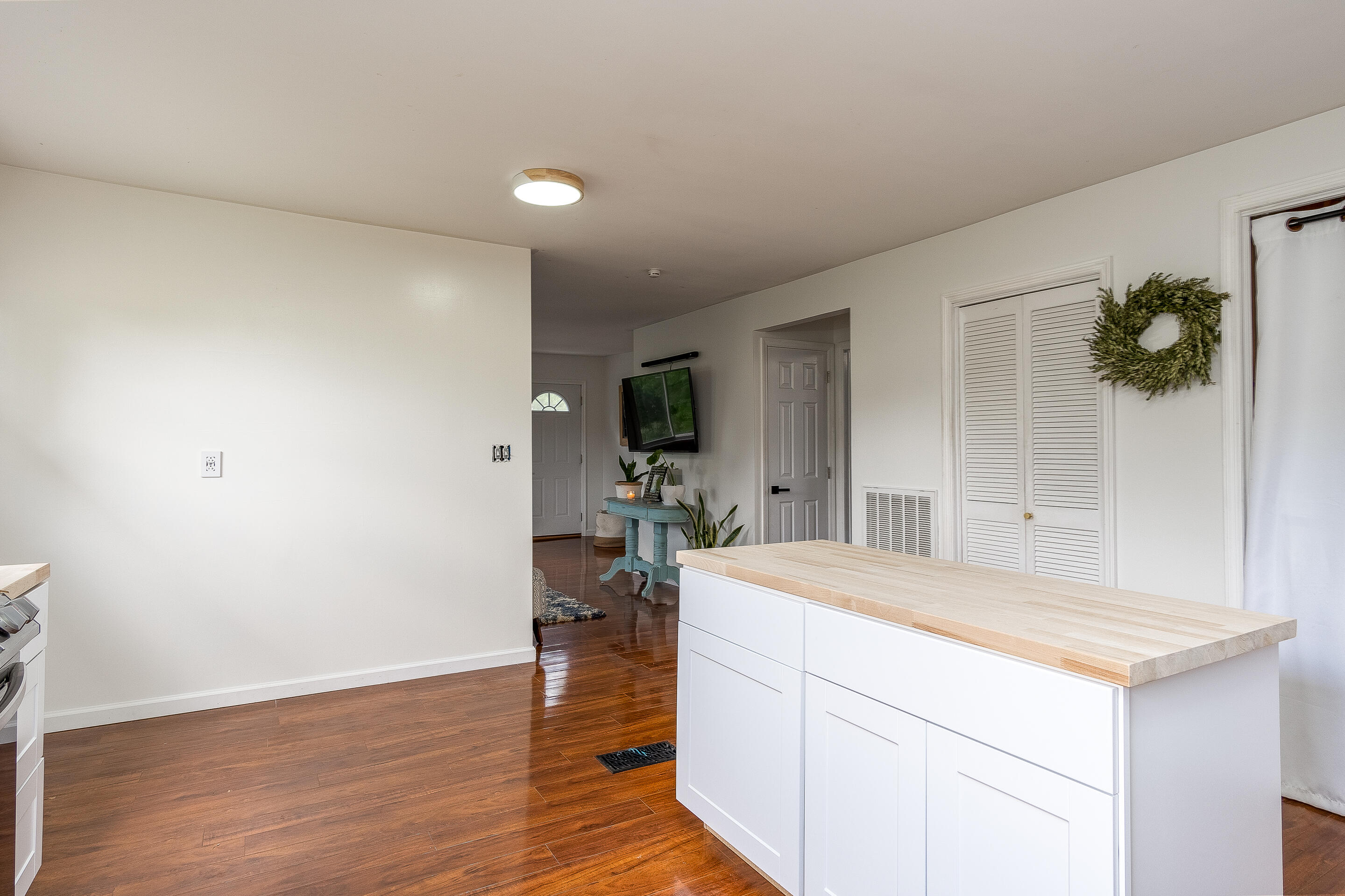 133 Kitzmiller Road Gray, TN 37615 - Photo 16 of 40 interior-9