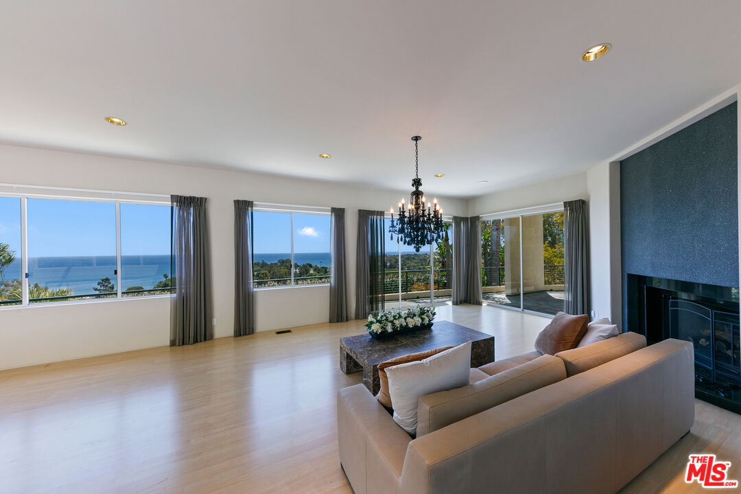 28177 Rey De Copas Lane Malibu, CA 90265 - Photo 6 of 35