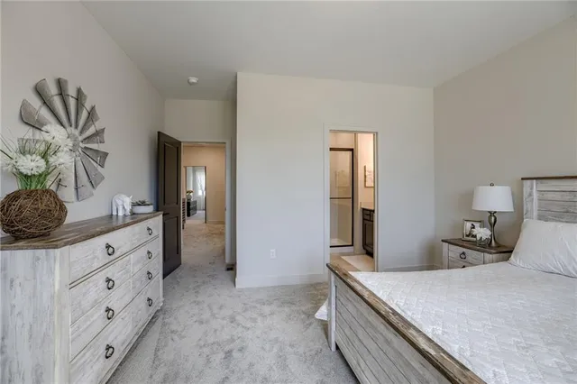 $769,900 | 13504 Terrace Park Drive, Parkville, MO 64152