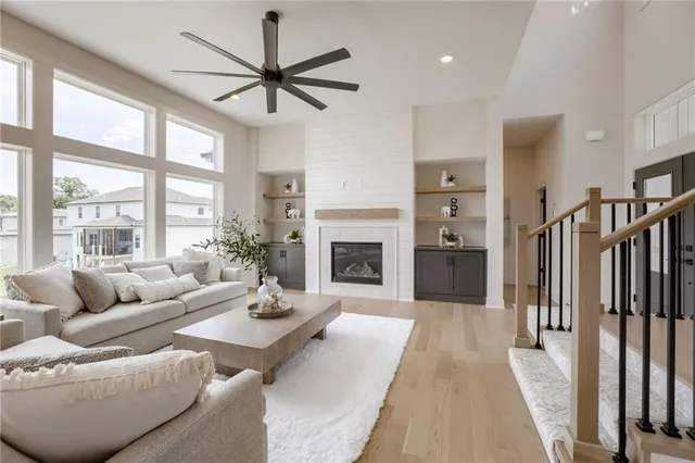 $769,900 | 13504 Terrace Park Drive, Parkville, MO 64152