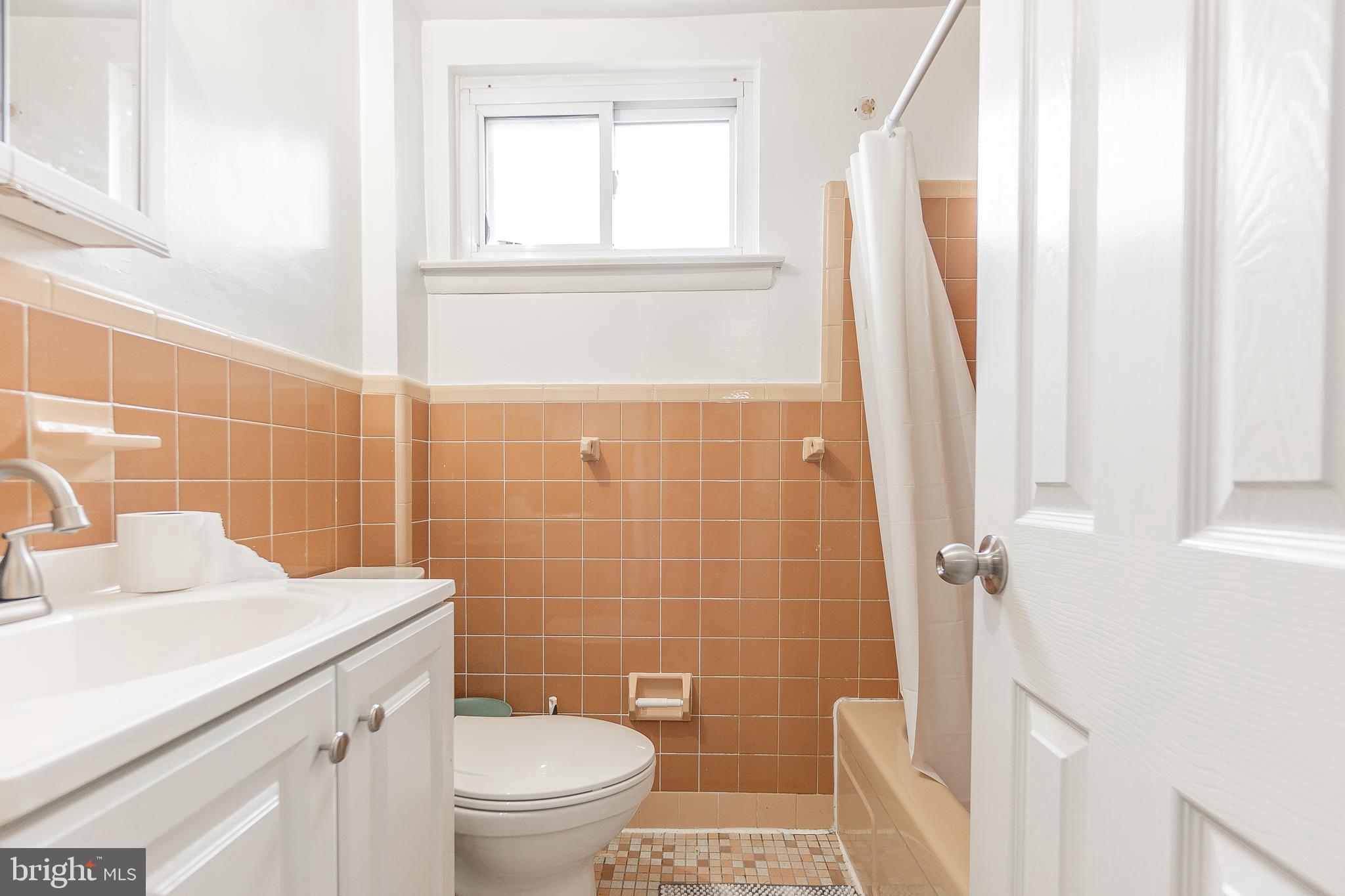 3934 Worrilow Road Brookhaven, PA 19015 - Photo 19 of 25 Hall Bath