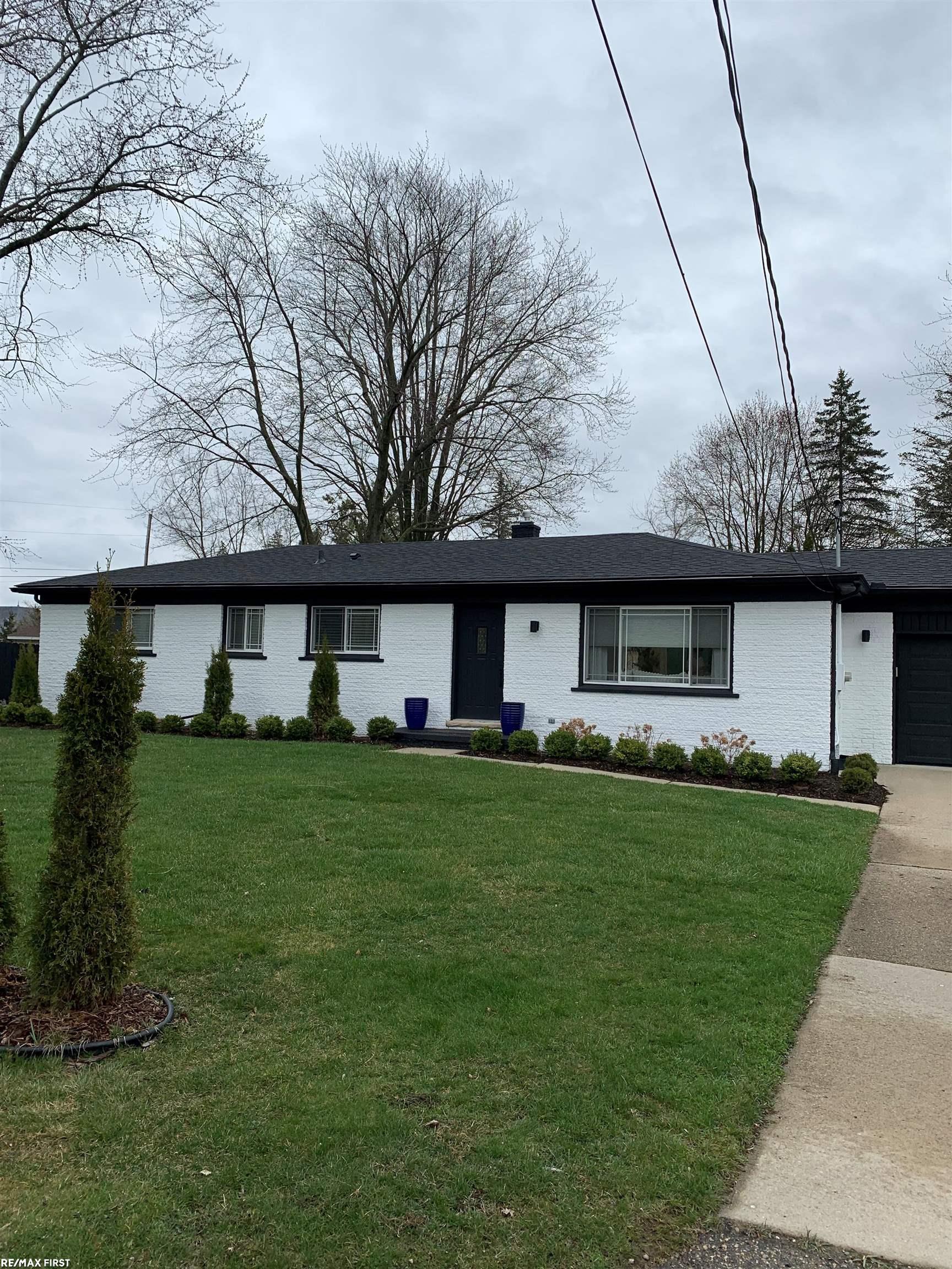 5685 Rawnsley Street West Bloomfield, MI 48323 - Photo 2 of 19 50137095-2c71627e-1464-430a-a0f8-6474d5e9a439.JPG